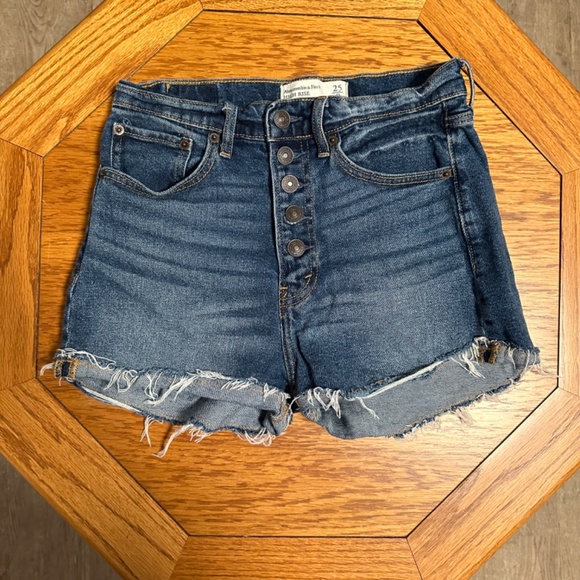 **ABERCROMBIE & FITCH* Dark Wash Denim High Rise Shorts Size 0 - Picture 1 of 6